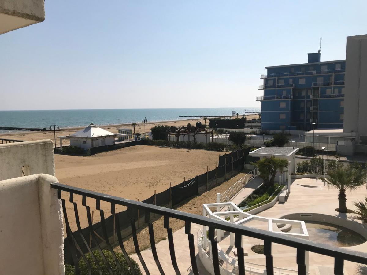 Residence El Palmar Da Colla Лидо-ди-Езоло Экстерьер фото