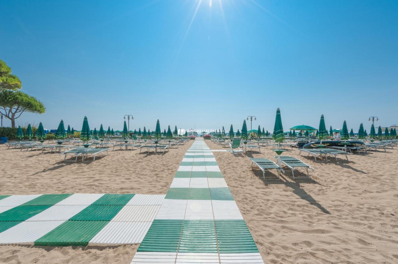 Residence El Palmar Da Colla Лидо-ди-Езоло Экстерьер фото