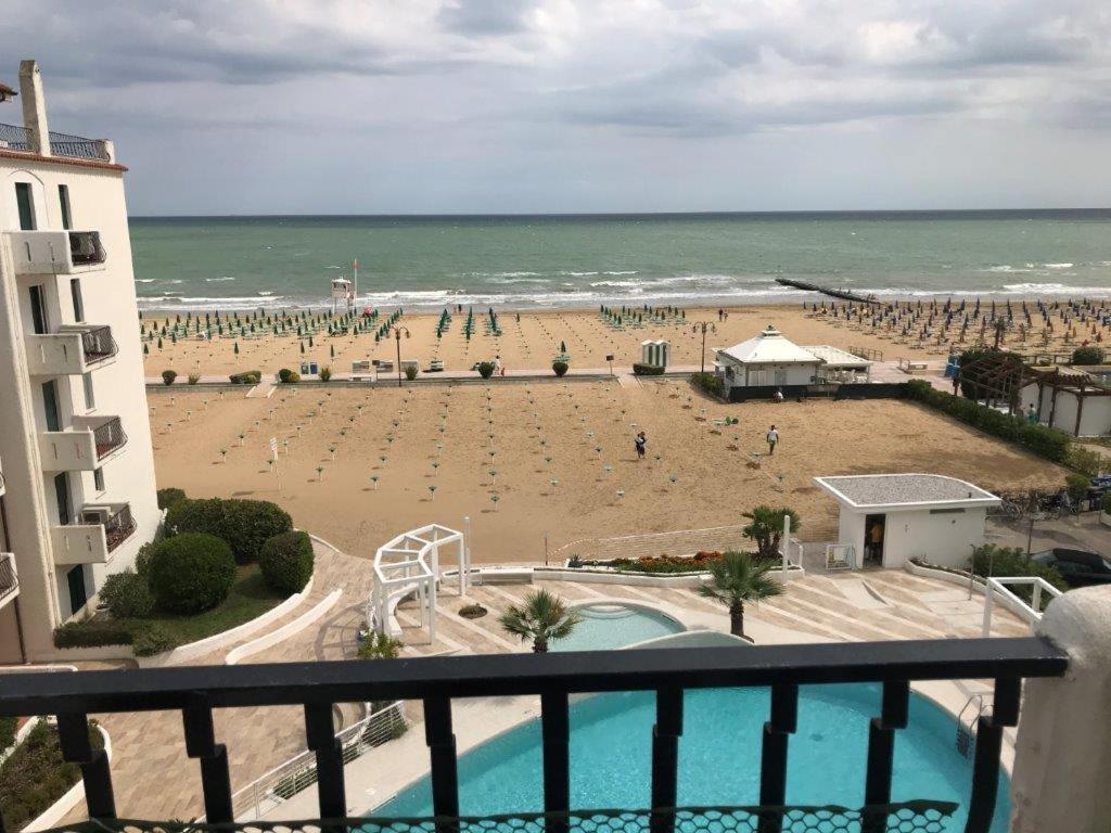 Residence El Palmar Da Colla Лидо-ди-Езоло Экстерьер фото