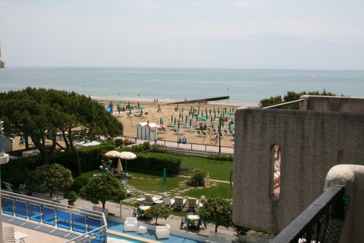Residence El Palmar Da Colla Лидо-ди-Езоло Экстерьер фото